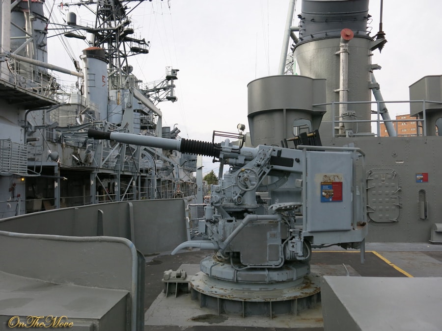 USS_Sullivans-Bofors_40